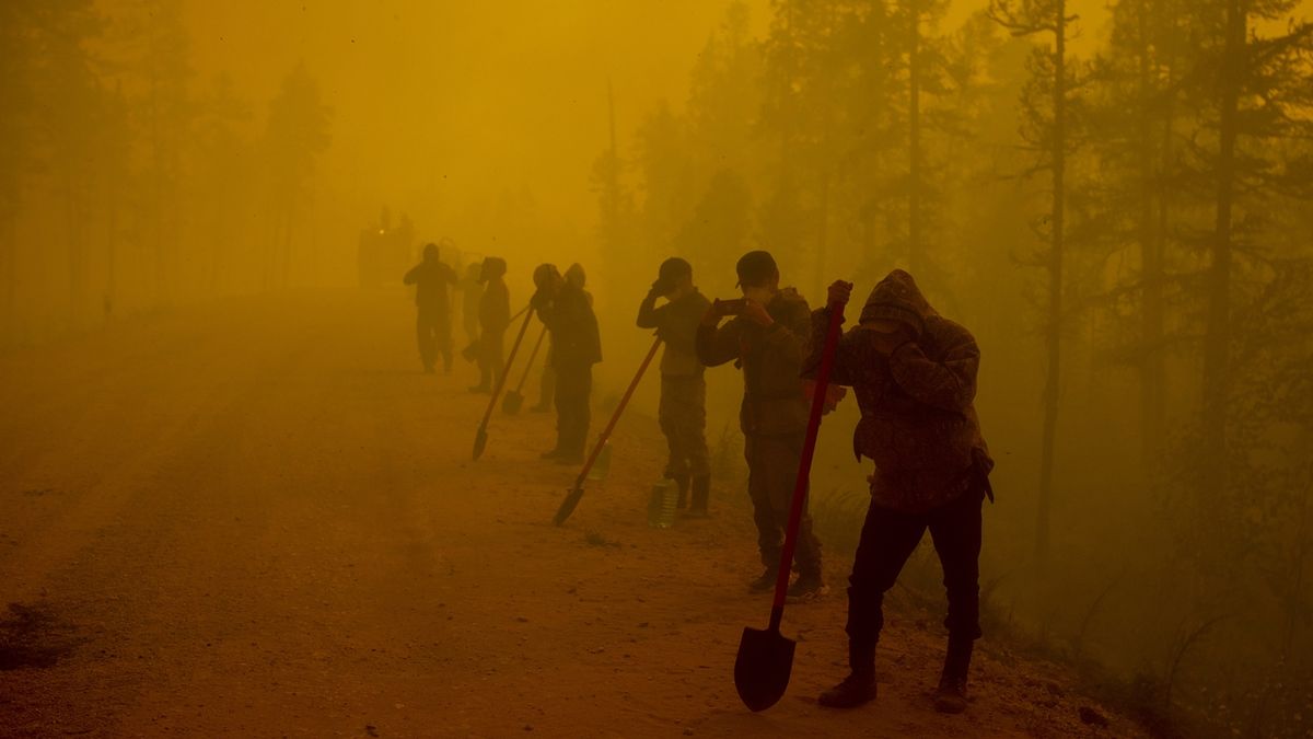 Ruské úřady kvůli požárům evakuují další vesnice na Sibiři